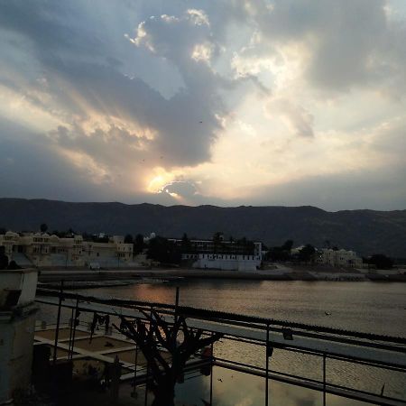 Rainbow Palace Hotel Pushkar Exterior photo